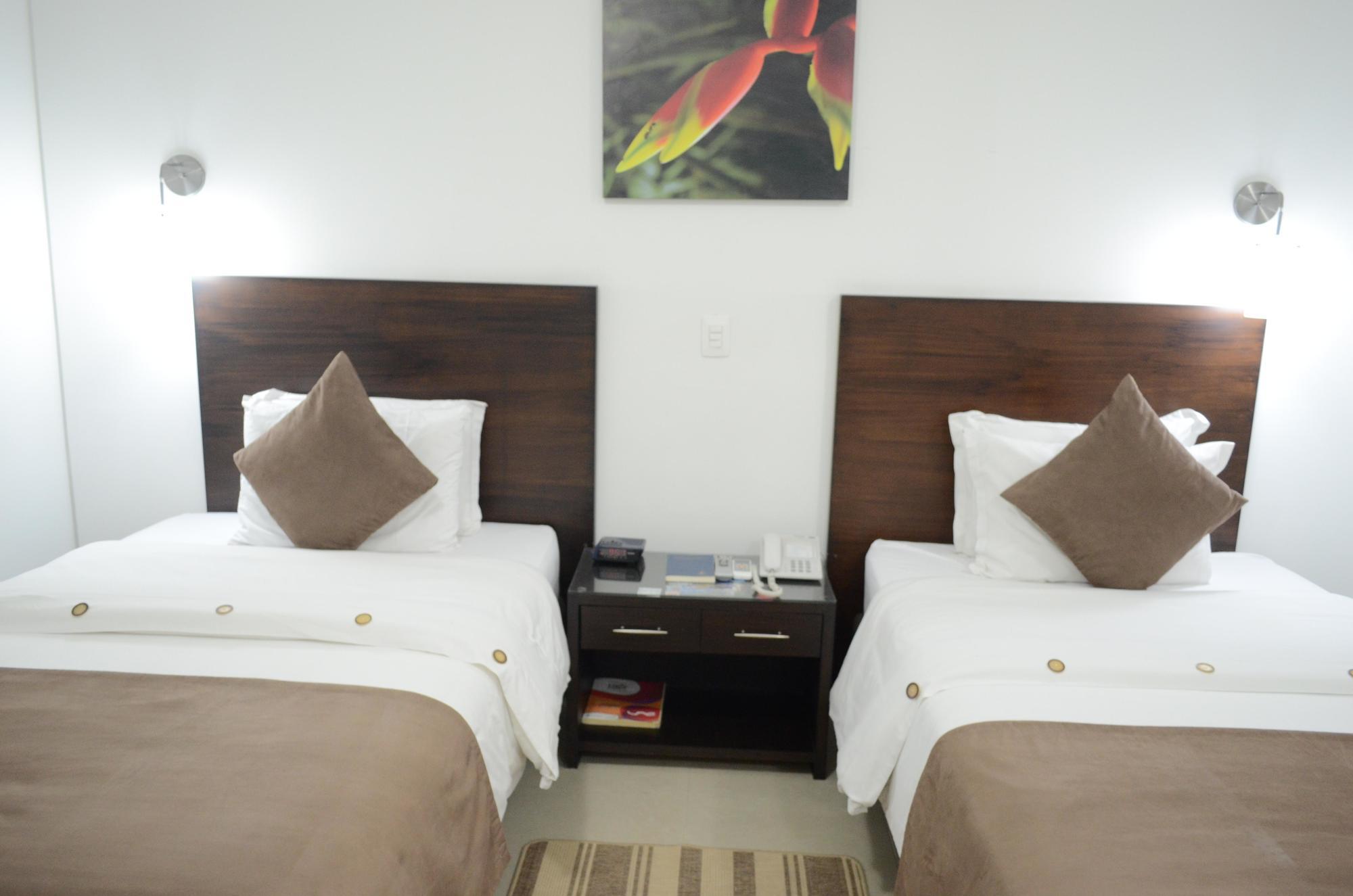 Hotel Pinares Plaza Pereira Dış mekan fotoğraf