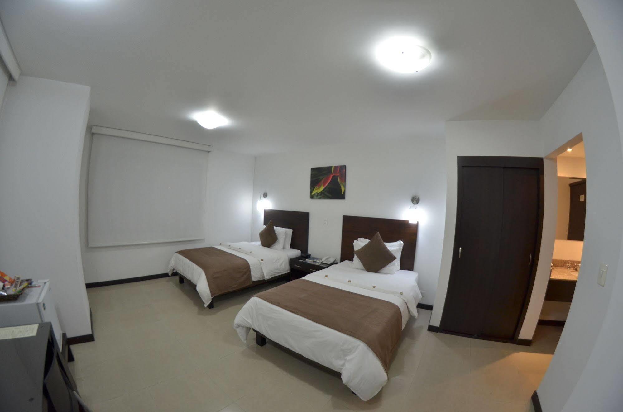Hotel Pinares Plaza Pereira Dış mekan fotoğraf